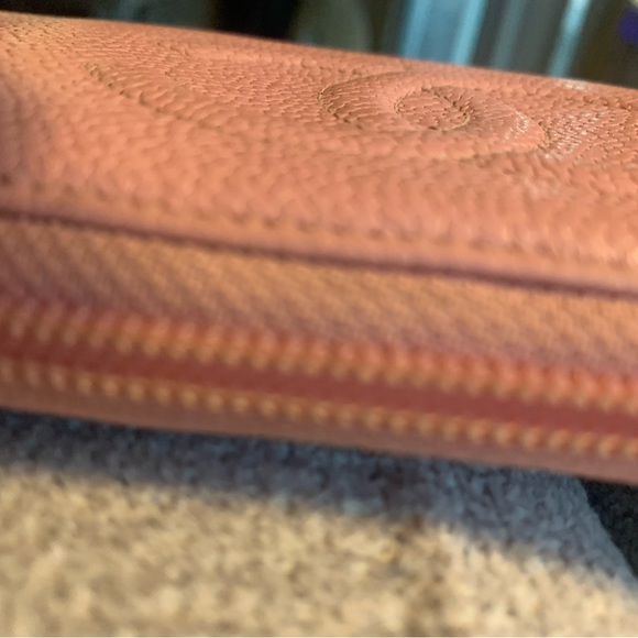 Pre owned light pink  Chanel zip wallet.  Great condition - Picture 2 of 11